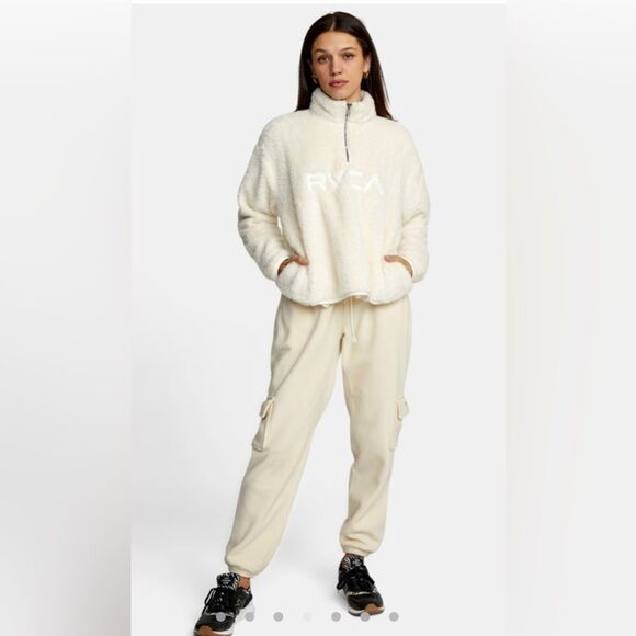 LIKE NEW WOMEN'S RELAXED RVCA FLEECE- size SMALL - Picture 7 of 12